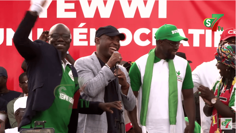 (Vidéo) Ambiance : Les leaders de Yéwwi chantent et dansent pour SONKO « Yaaye sèn Baye… »