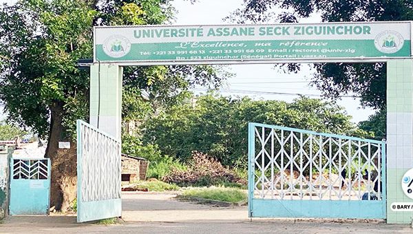 Université Assane Seck : le SAES hausse le ton