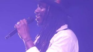 En concert à Toulouse, Faada Freddy  lâche : « Il faut libérer Sonko ! C’est ça la vraie… »