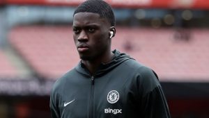 Chelsea : Calum McFarlane justifie l’absence de Mamadou Sarr pour la réception de Tottenham