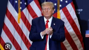 États-Unis : La Cour suprême va statuer sur la question de l&rsquo;inéligibilité de Trump