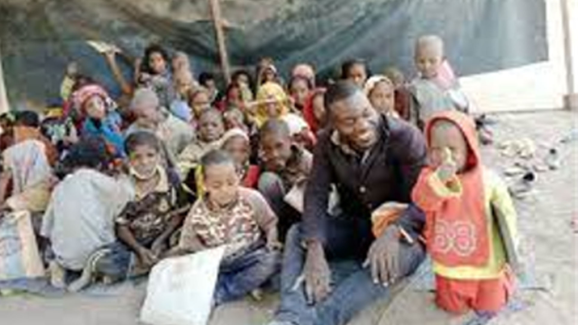 Tchad  : un professeur ouvre une école dans un camp de nomades