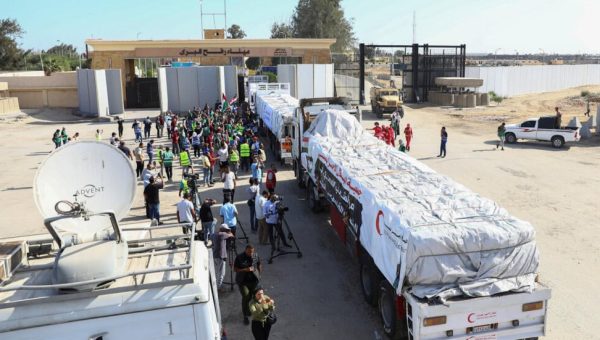 Conflit Israélo-Palestinien: L&rsquo;aide humanitaire entre enfin à Gaza depuis l&rsquo;Égypte