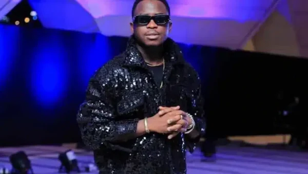 Conduite sans permis: le chanteur Sidy Diop sous les verrous après un contrôle routier